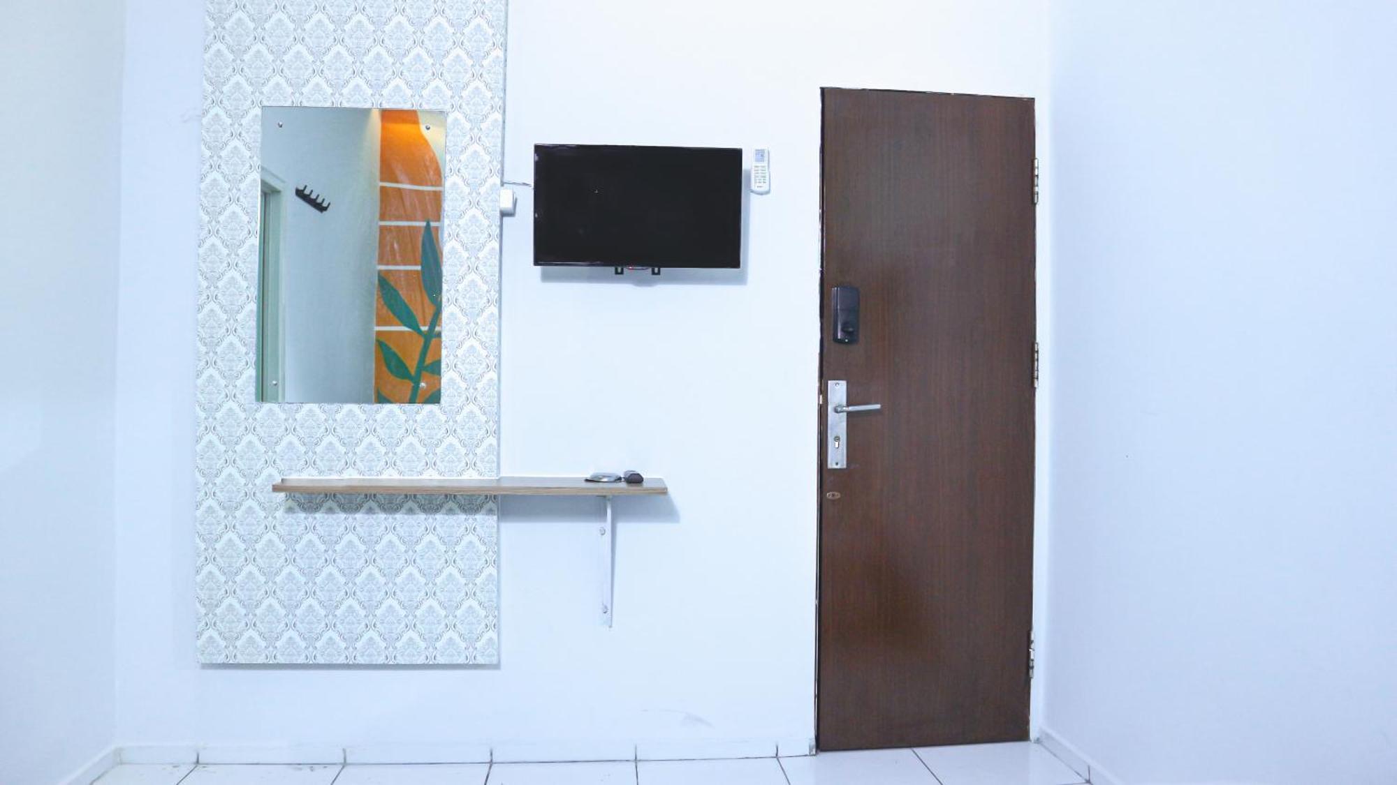 Collection O Tunas Plaza Residence Бекаси Экстерьер фото